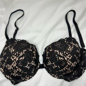 VICTORIA’S SECRET very sexy lace black push up bra